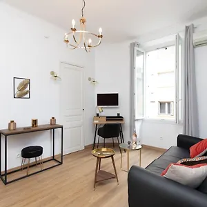 https://2-rooms-apartment-near-the-sea-and-local-market.fr-provencehotel.com